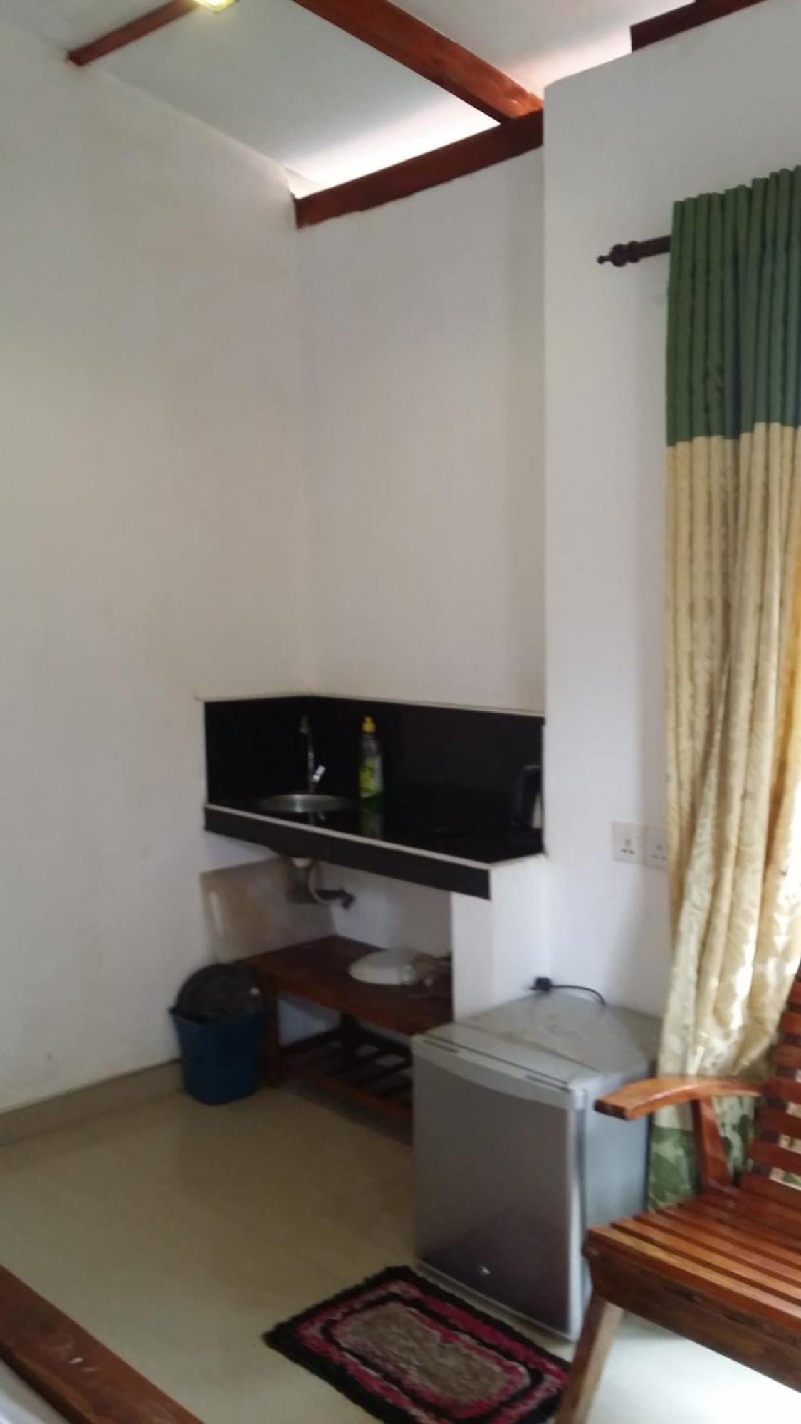 Kaween Homestay Уелигама Екстериор снимка